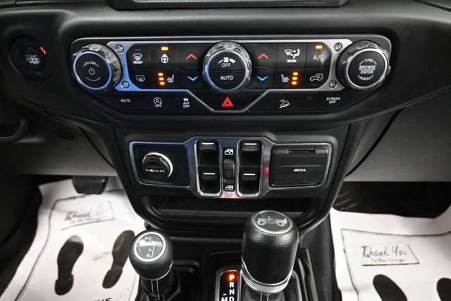 Used 2019 Jeep Wrangler Unlimited Sahara w/ Dual Top Group AWD/4WD image 16