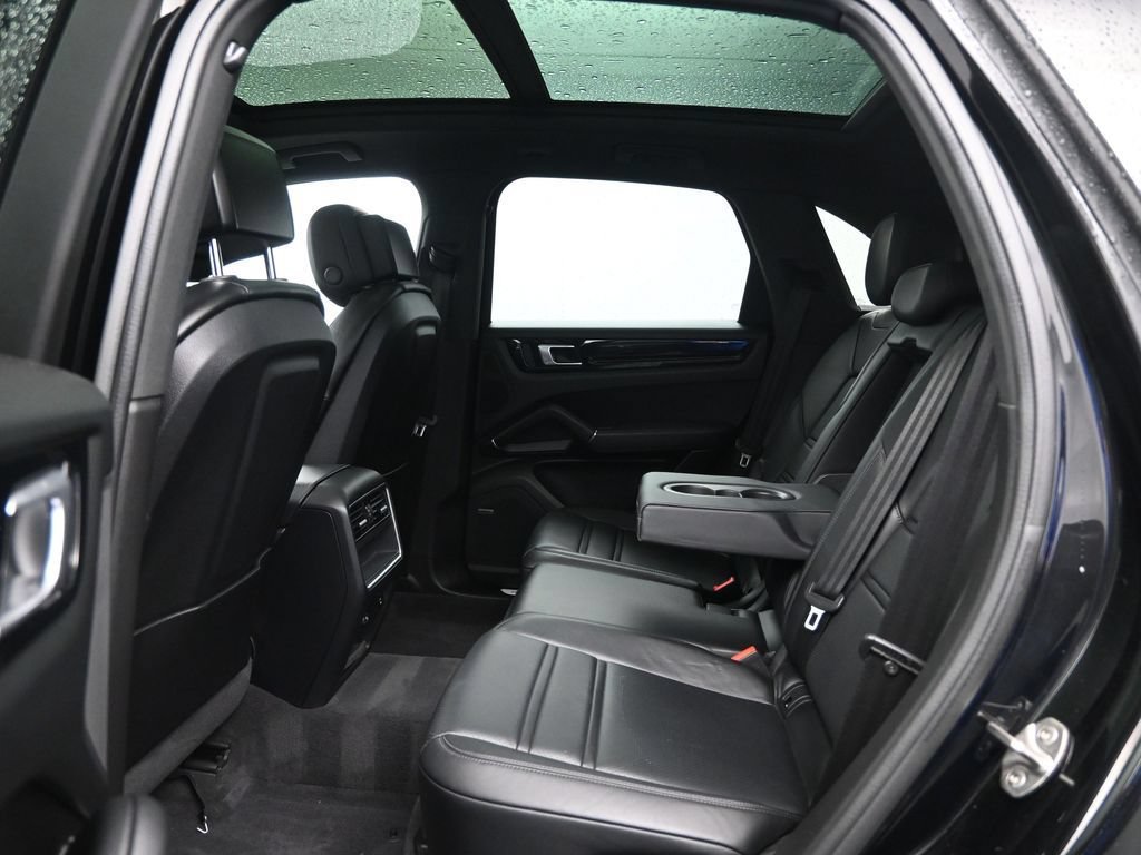 Used 2022 Porsche Cayenne Platinum Edition AWD/4WD image 27