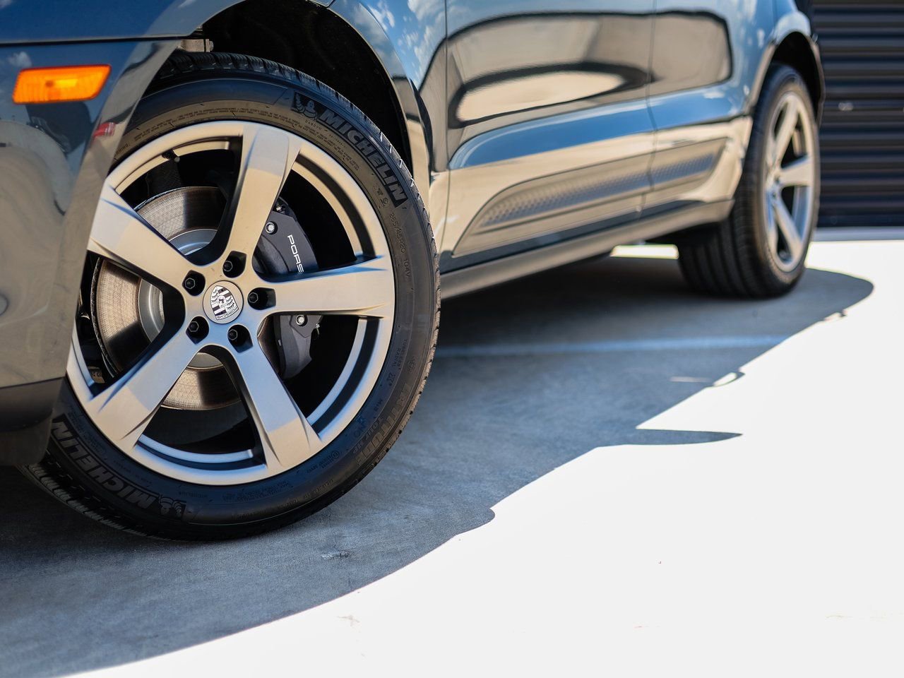 Certified 2025 Porsche Macan image 12