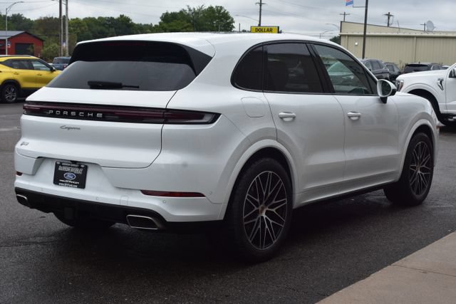 Used 2026 Porsche Cayenne AWD/4WD image 14