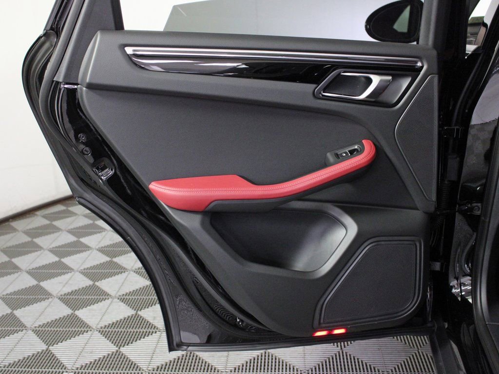 Certified 2026 Porsche Macan image 33
