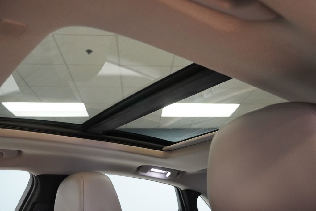 Used 2017 Cadillac XTS Luxury w/ Driver Awareness Package image 4