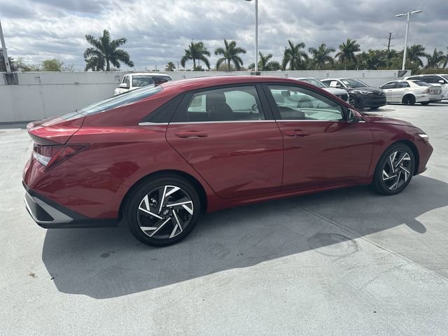 Used 2025 Hyundai Elantra SEL FWD image 18