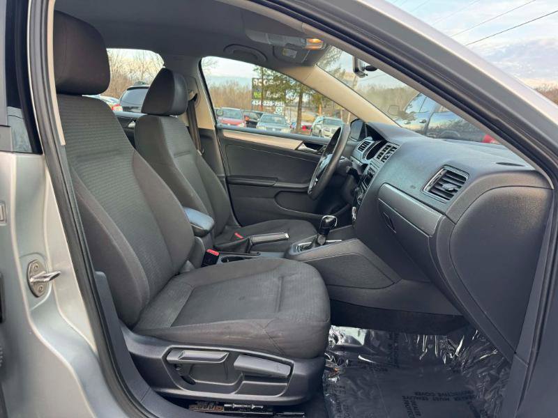 Used 2015 Volkswagen Jetta SE FWD image 14