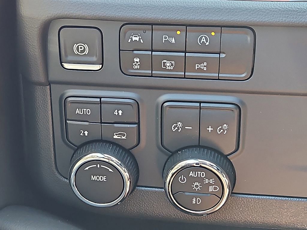 New 2025 Chevrolet Suburban Premier image 19