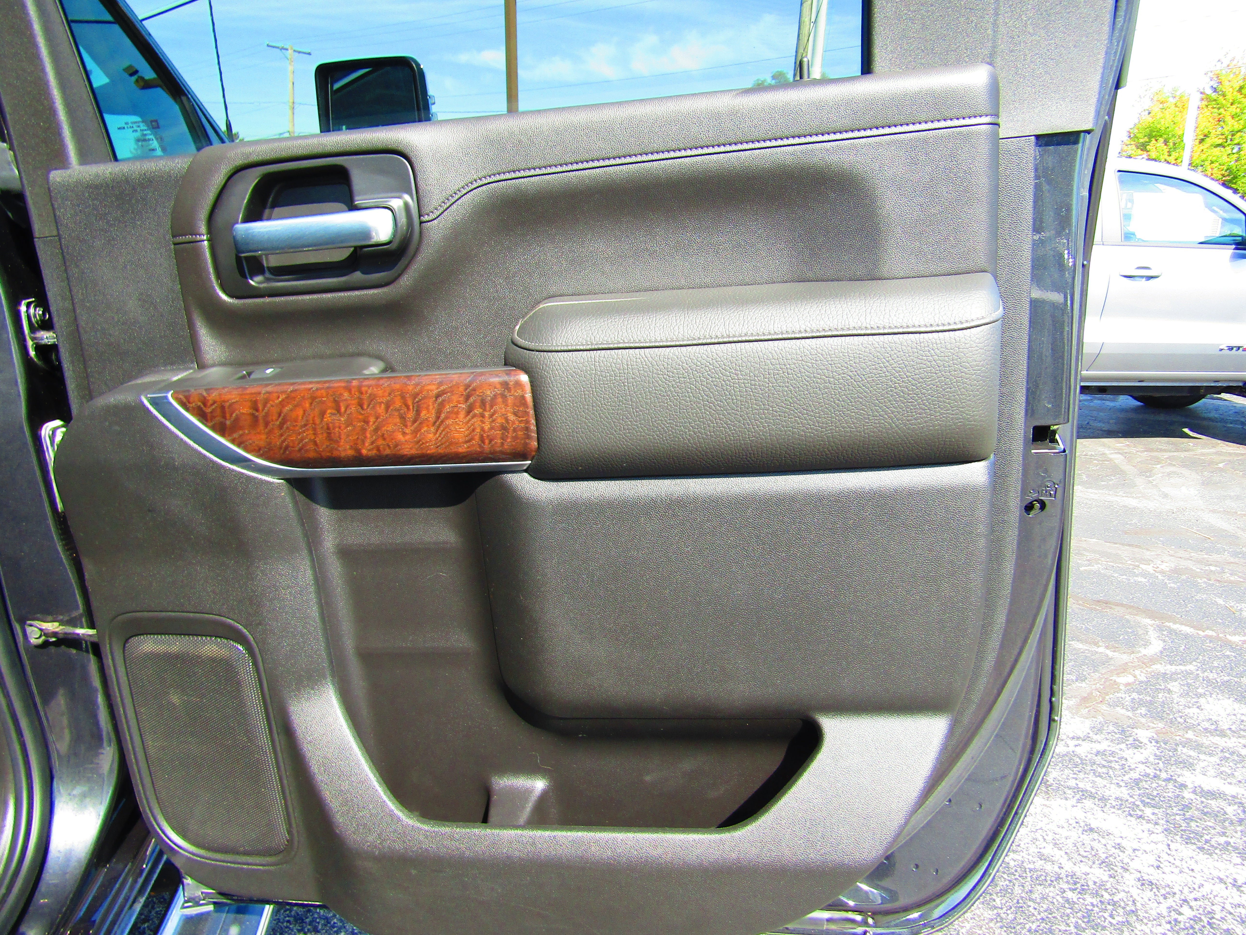 Used 2020 GMC Sierra 2500 Denali w/ Denali Ultimate Package image 16