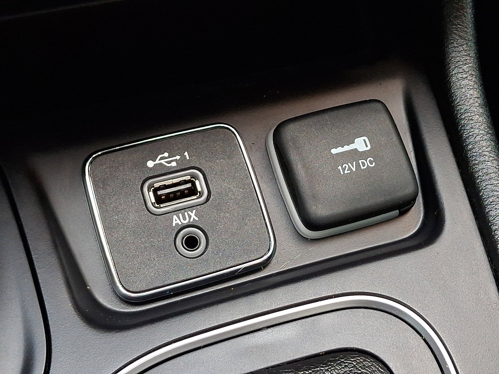 Certified 2019 Jeep Cherokee Latitude Plus image 24