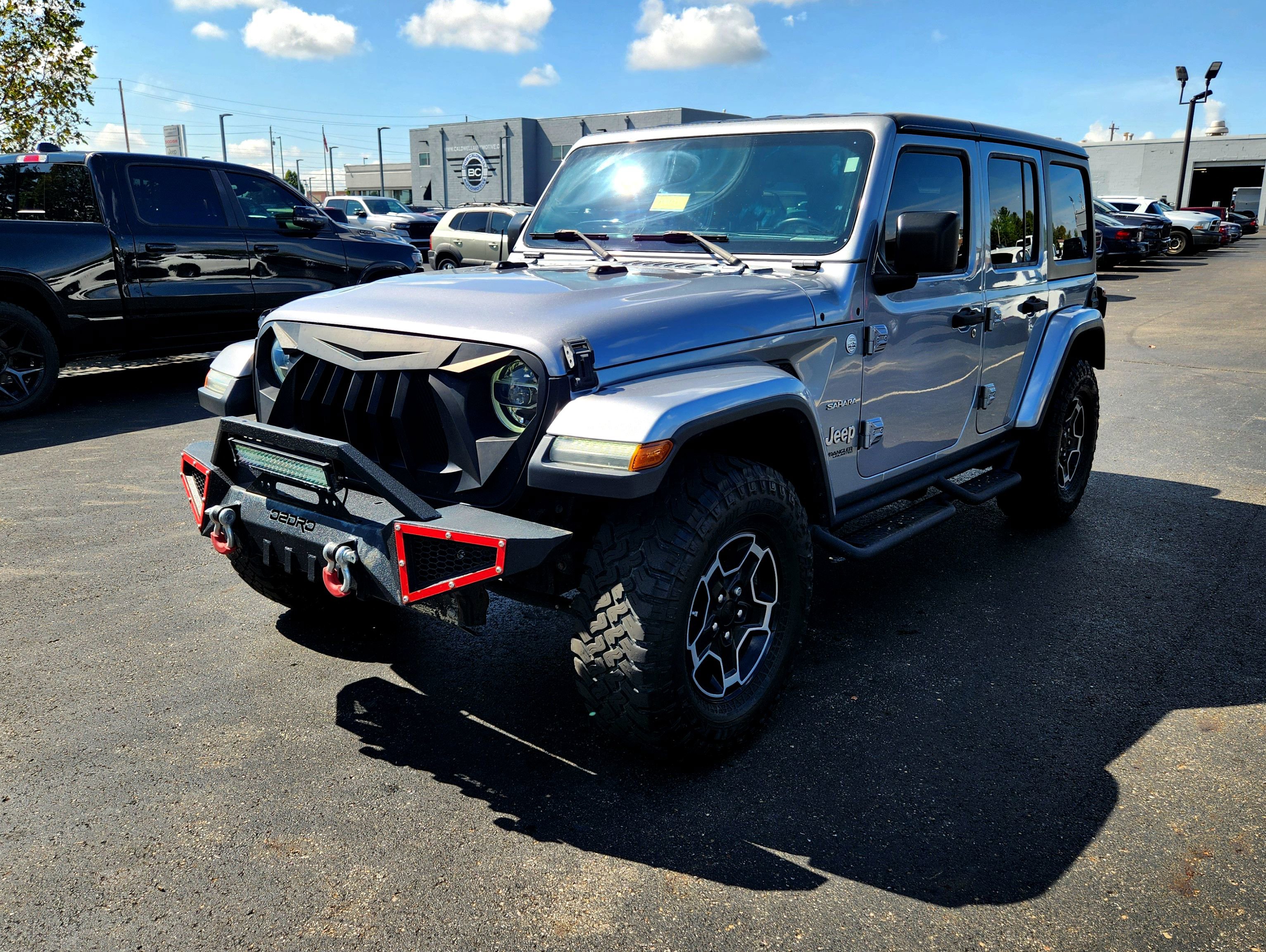 Used 2018 Jeep Wrangler Unlimited Sahara image 3