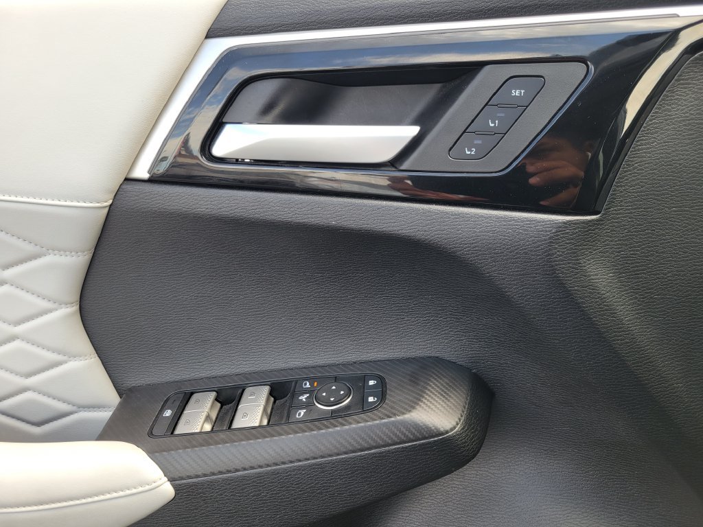Used 2025 Mitsubishi Outlander AWD image 16