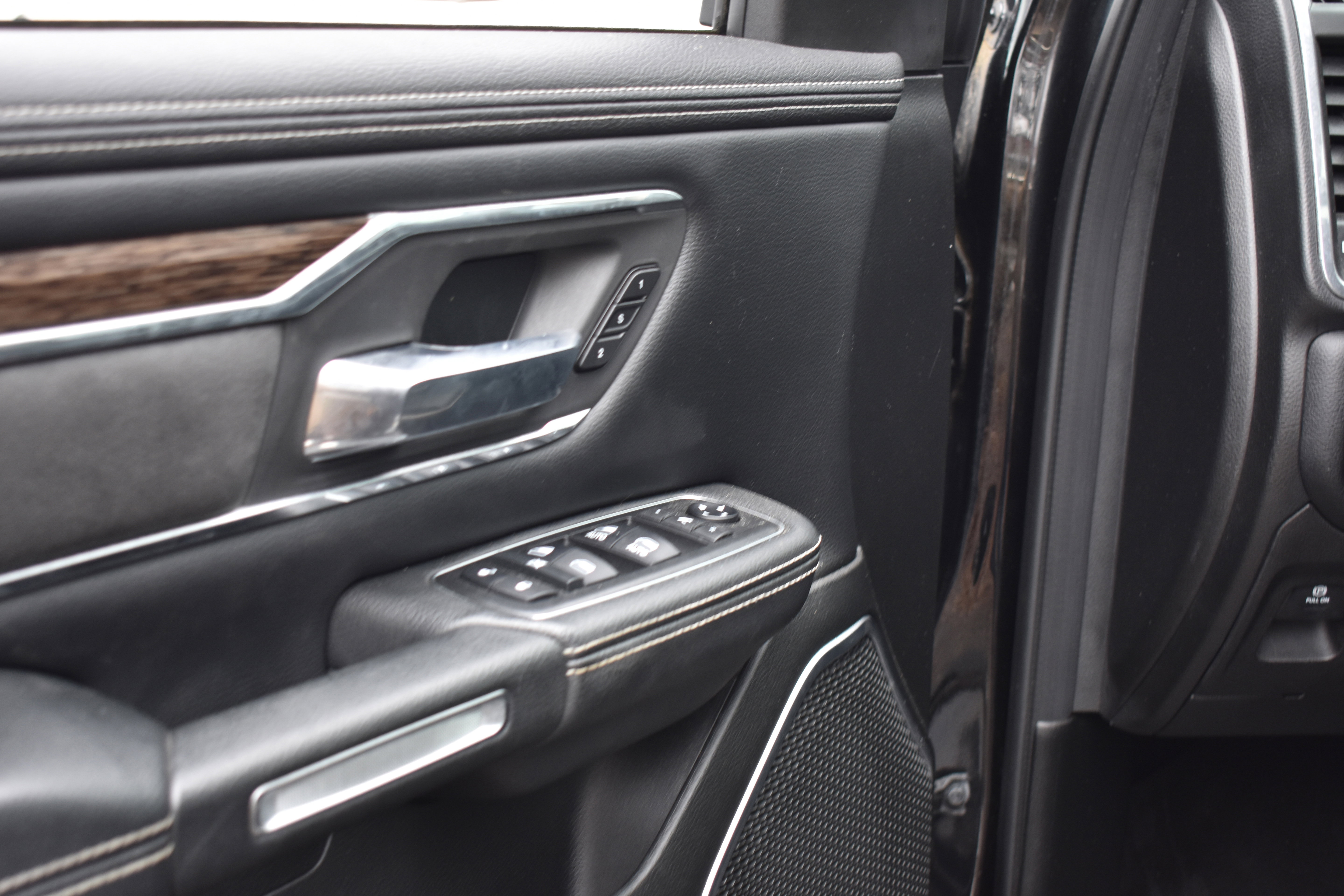 Used 2019 RAM 1500 Laramie image 22