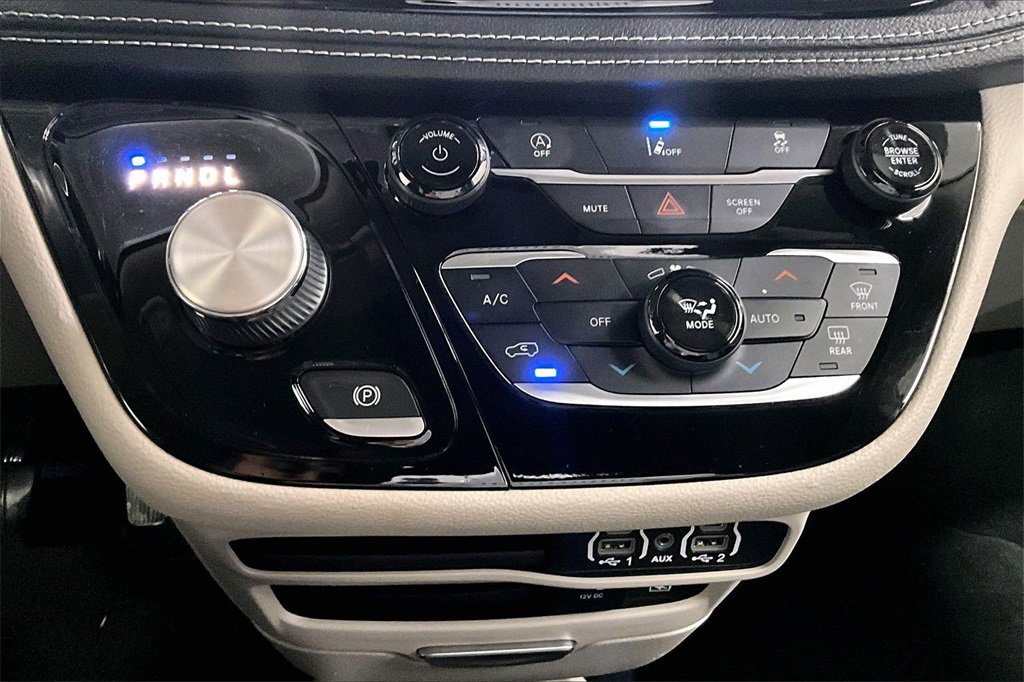 Used 2022 Chrysler Pacifica Touring-L image 16
