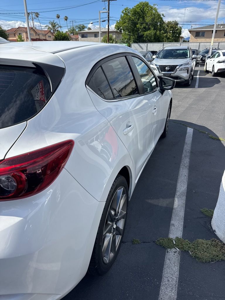 Used 2018 MAZDA MAZDA3 Grand Touring w/ Premium Equipment Package FWD image 5