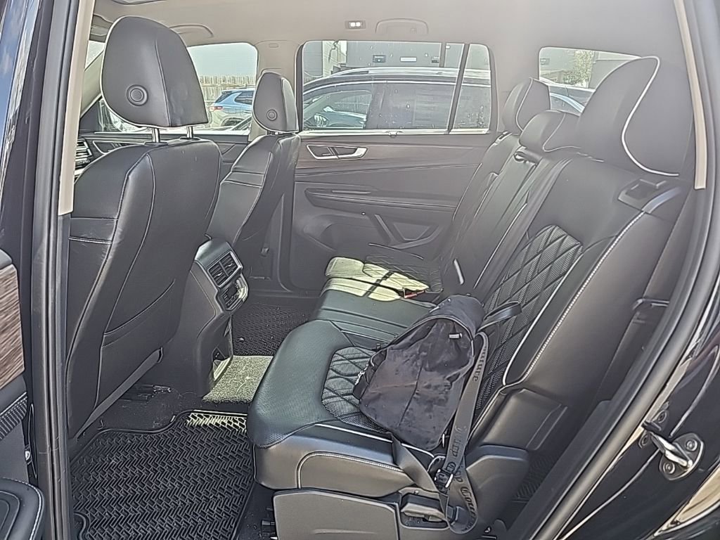 Used 2024 Volkswagen Atlas SEL Premium R-Line image 9
