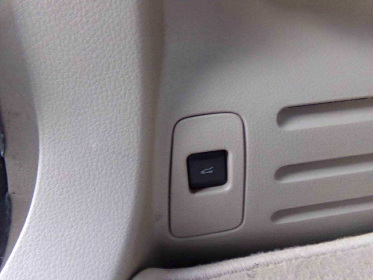 Used 2012 Lincoln MKX FWD image 24