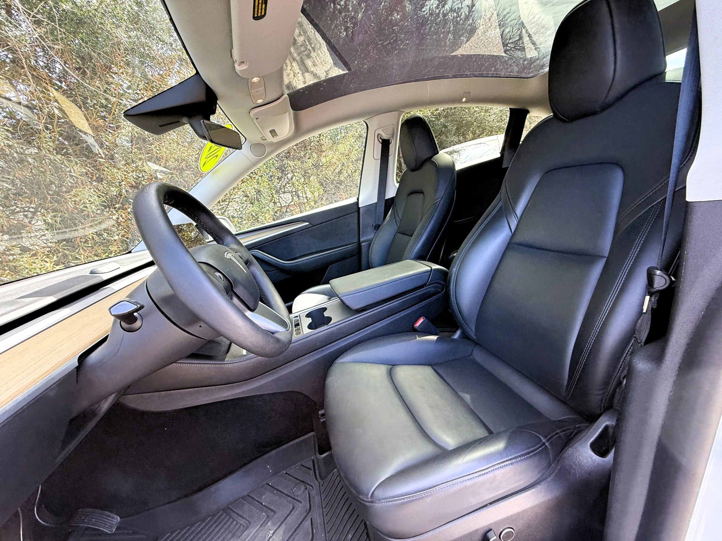 Used 2022 Tesla Model Y Long Range image 2