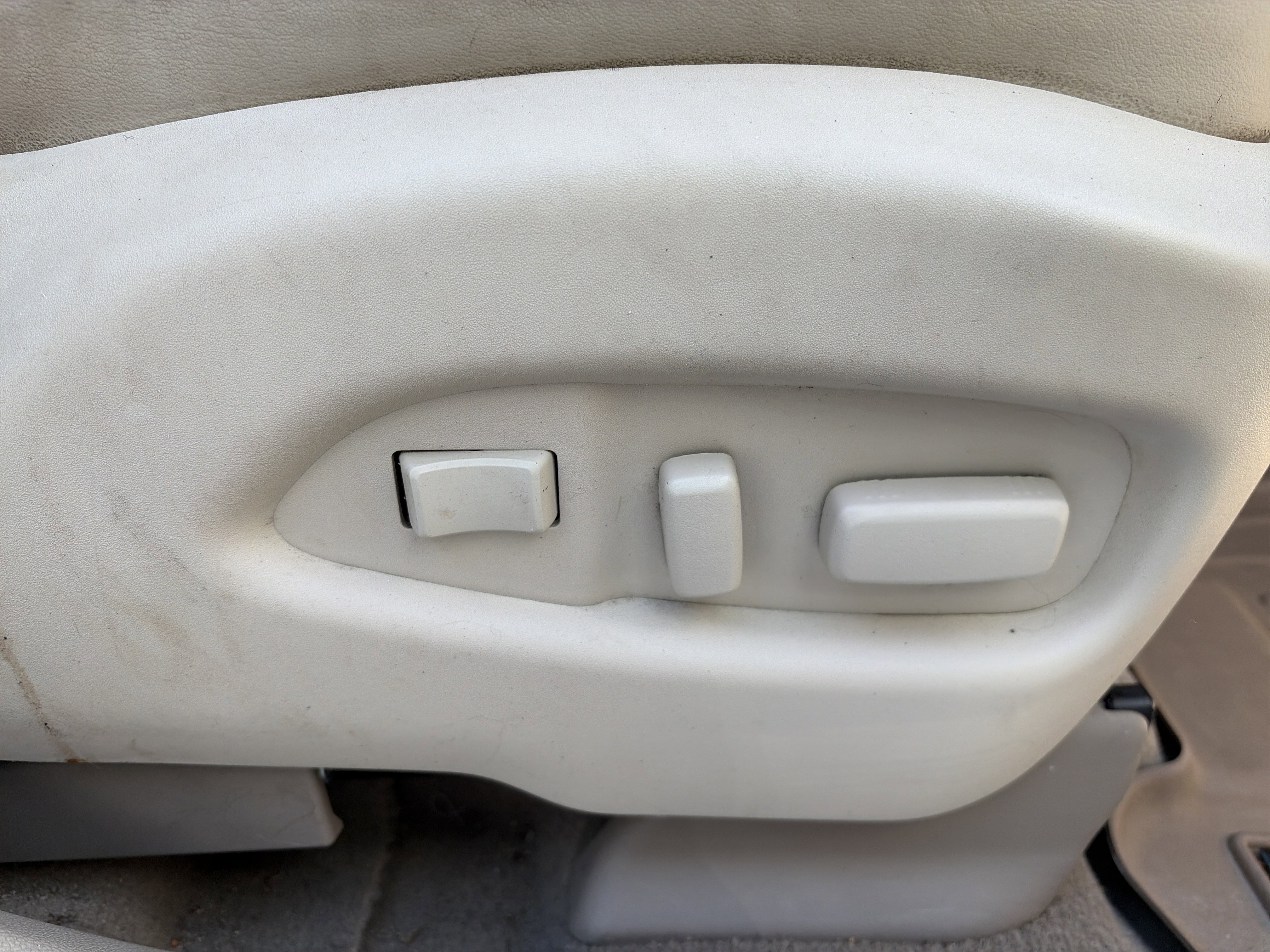 Used 2016 Cadillac SRX Luxury w/ Driver Awareness Package image 31