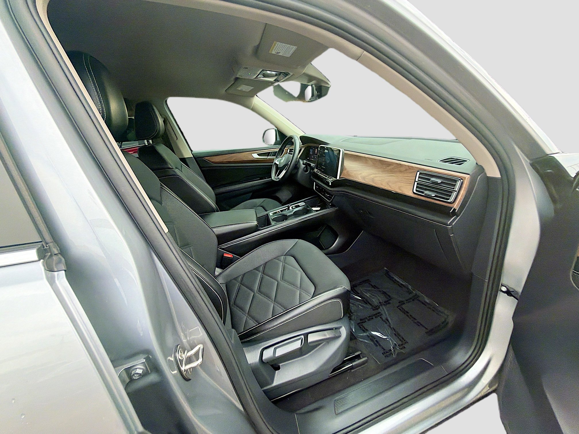 Used 2024 Volkswagen Atlas SE image 31