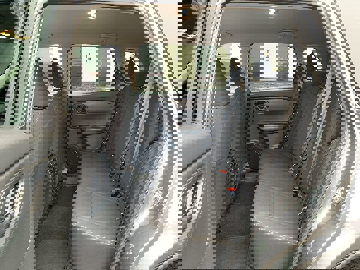 Used 2024 Nissan Rogue S image 24