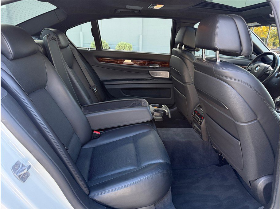 Used 2015 BMW 750Li image 34