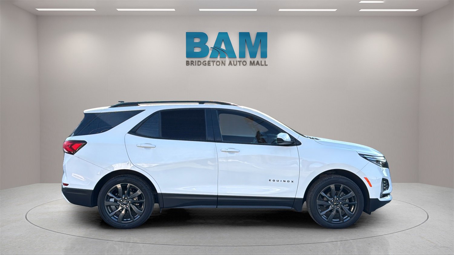 Used 2022 Chevrolet Equinox RS w/ LPO, Floor Liner Package image 8