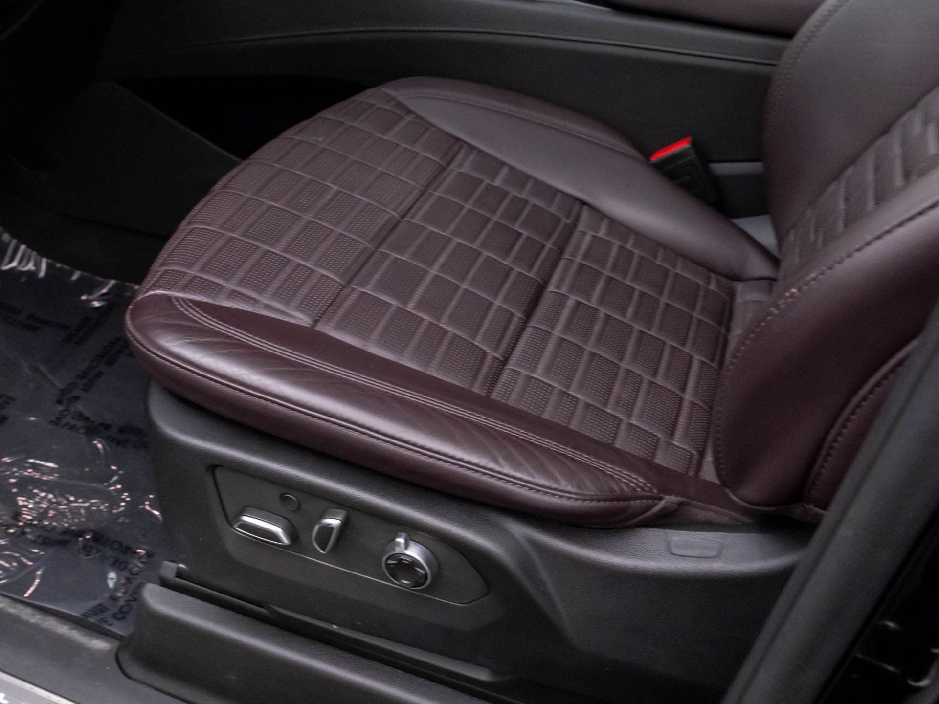 Certified 2024 Cadillac Escalade Premium Luxury Platinum w/ LPO, Floor Liner Package AWD/4WD image 17