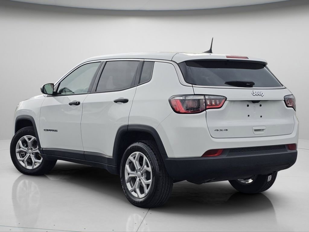 Used 2024 Jeep Compass Sport image 21