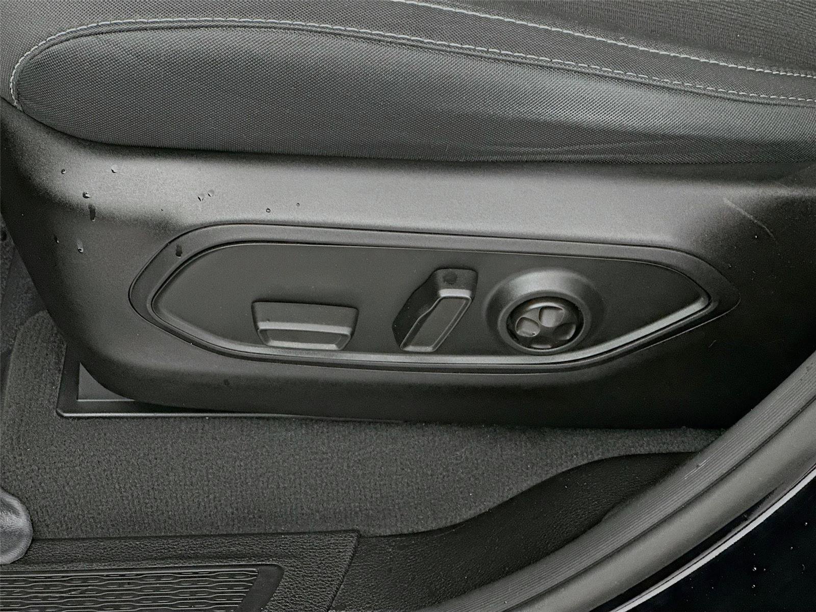 Used 2023 Jeep Grand Cherokee Laredo w/ Luxury Tech Group I image 22