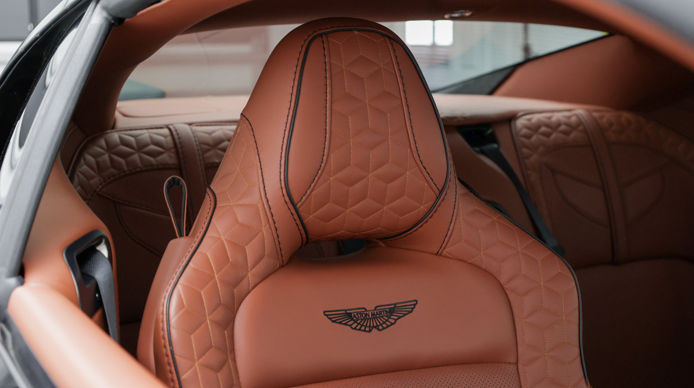 Used 2019 Aston Martin DBS Superleggera RWD image 28