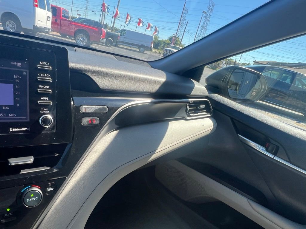Used 2022 Toyota Camry SE image 25