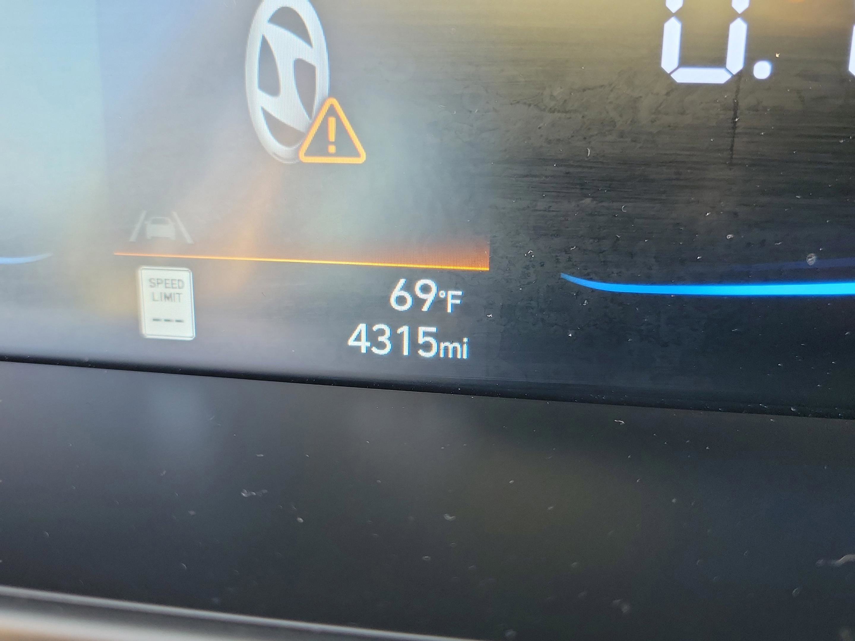 Certified 2025 Hyundai Elantra Sport w/ Cargo Package image 22