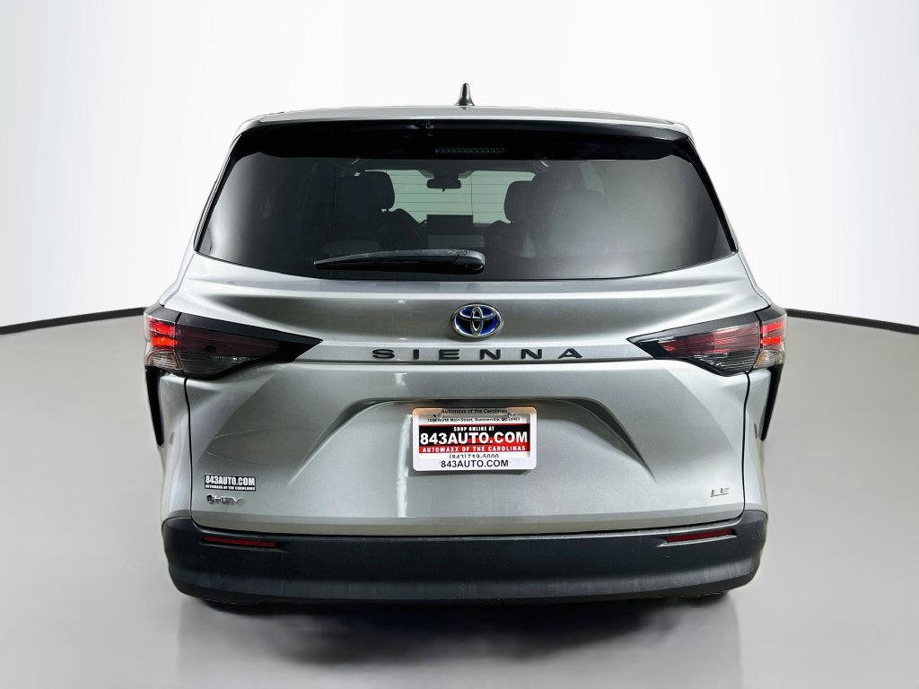 Used 2025 Toyota Sienna LE FWD image 6
