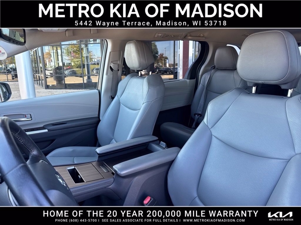 Used 2021 Toyota Sienna XLE AWD/4WD image 16