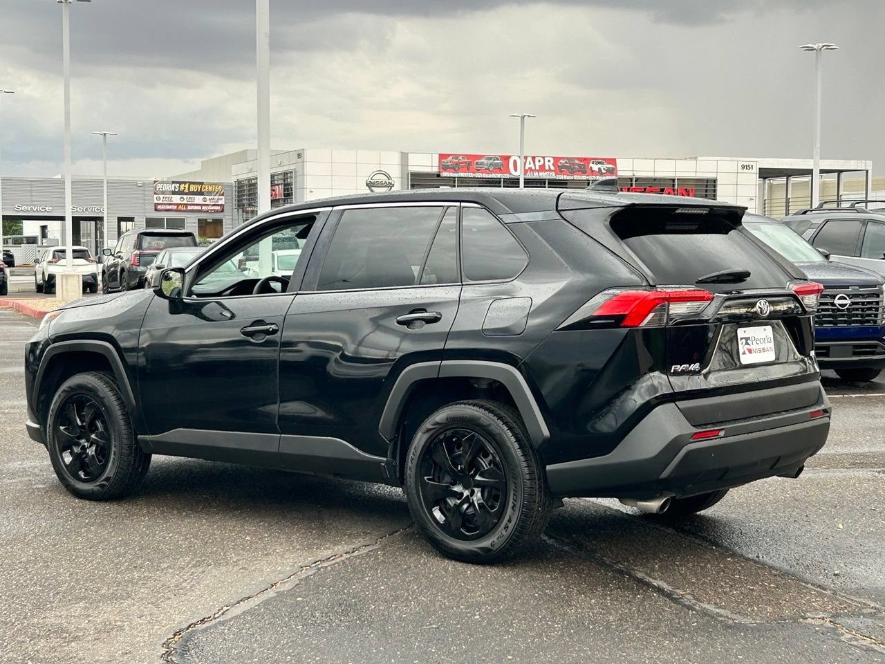 Used 2022 Toyota RAV4 LE FWD image 4