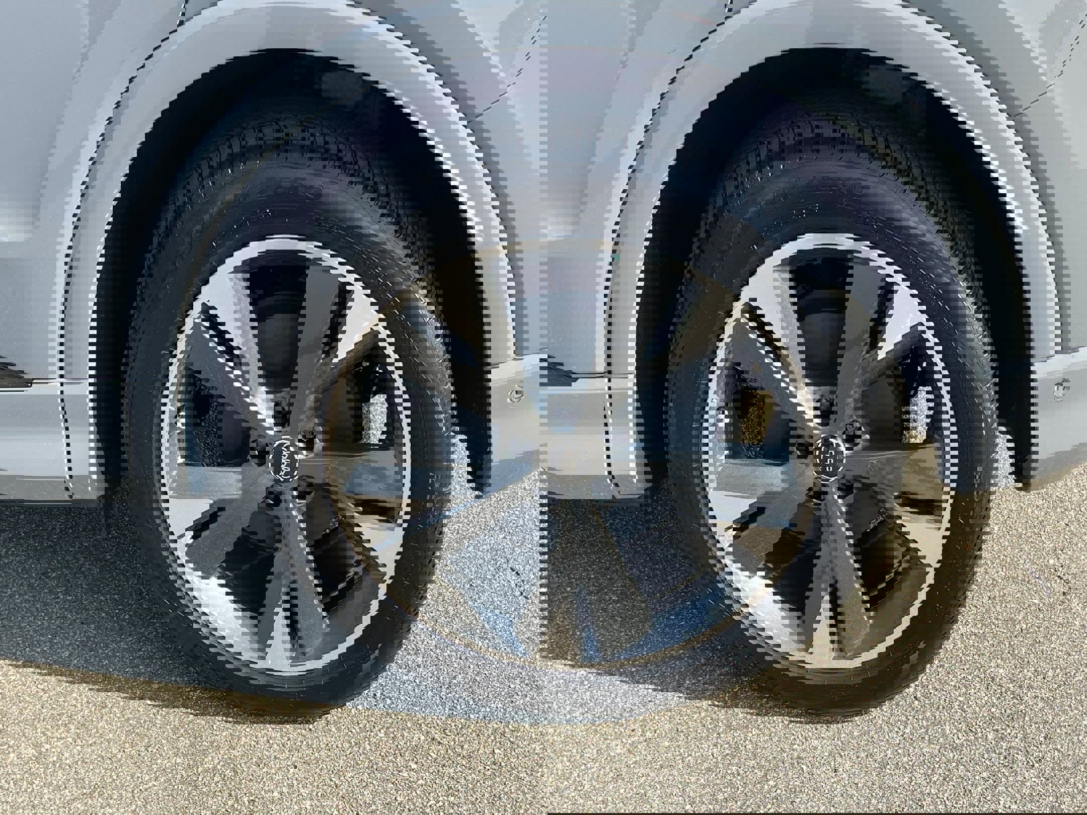 Used 2024 Audi Q4 e-tron Prestige image 32