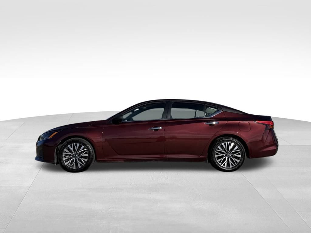 Used 2024 Nissan Altima 2.5 SV image 7