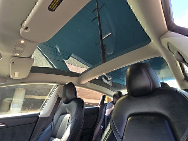 Used 2022 Tesla Model 3 image 28