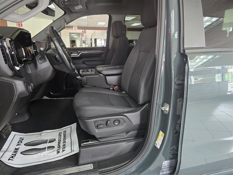 Used 2025 Chevrolet Silverado 1500 LT AWD/4WD image 9