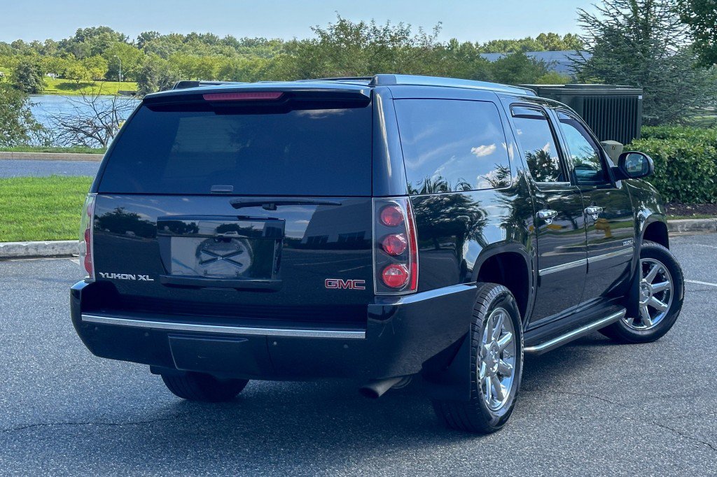 Used 2013 GMC Yukon XL Denali AWD/4WD image 9