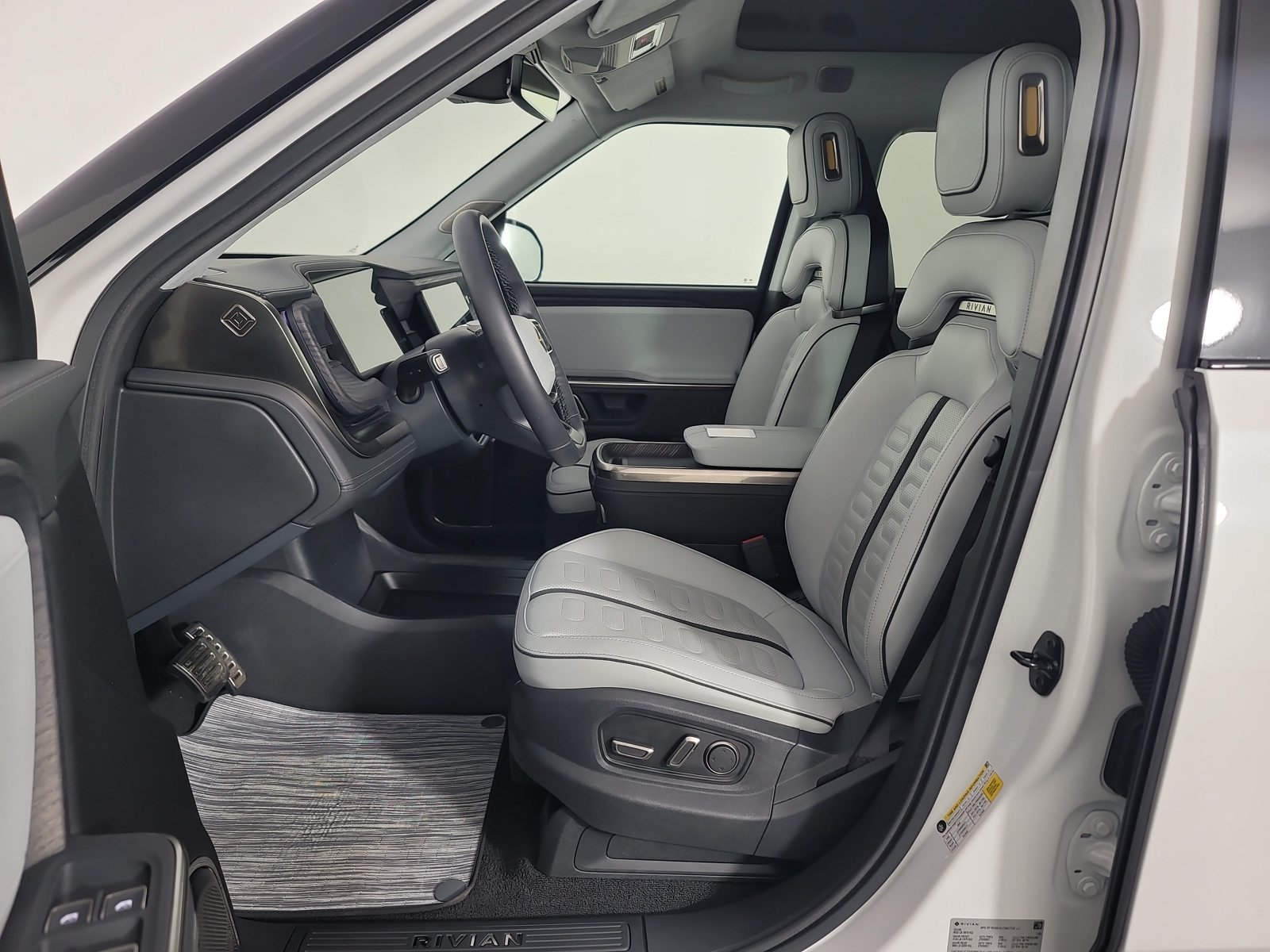 Used 2023 Rivian R1T Adventure Dual AWD/4WD image 20