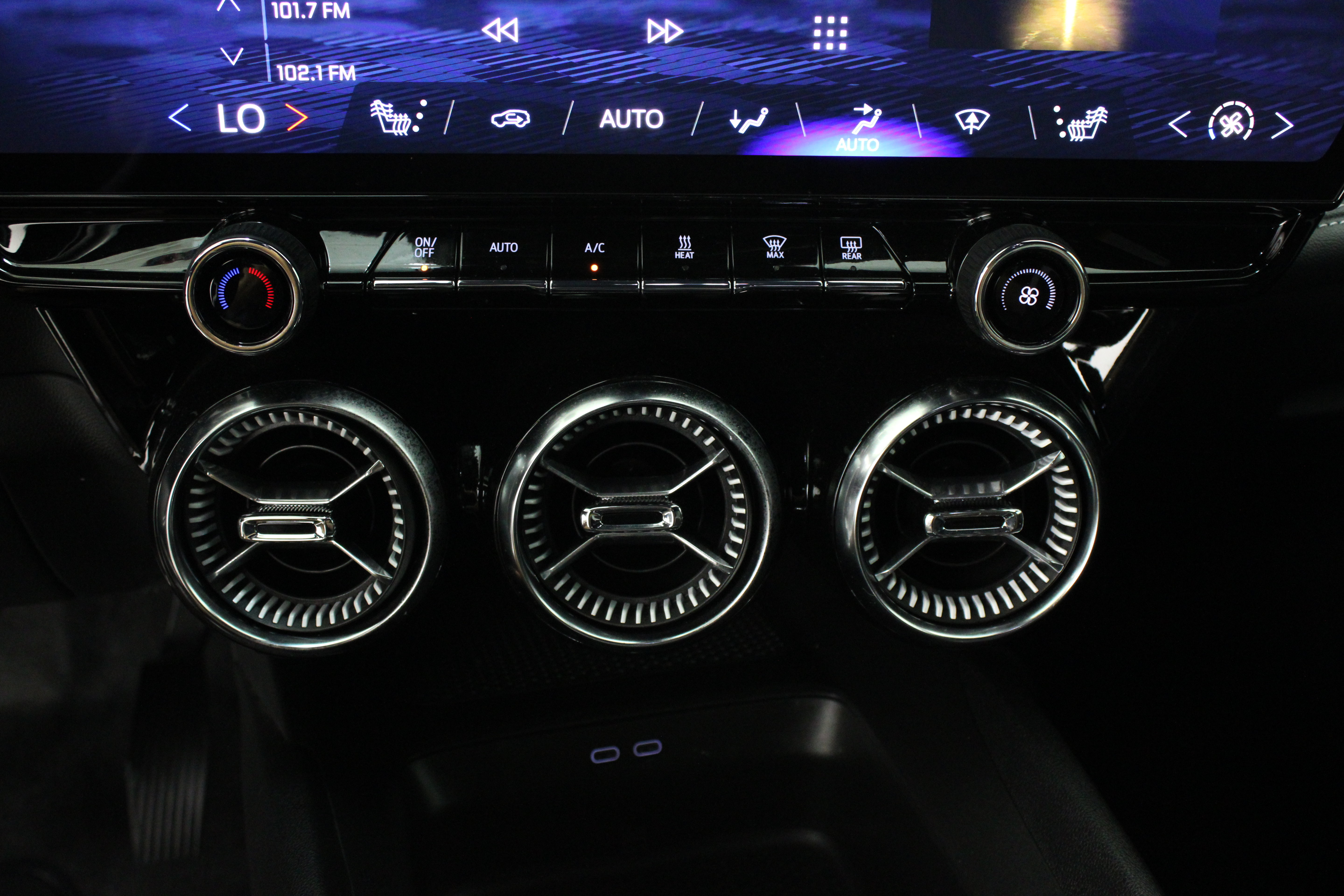 Used 2025 Chevrolet Blazer EV LT FWD image 19