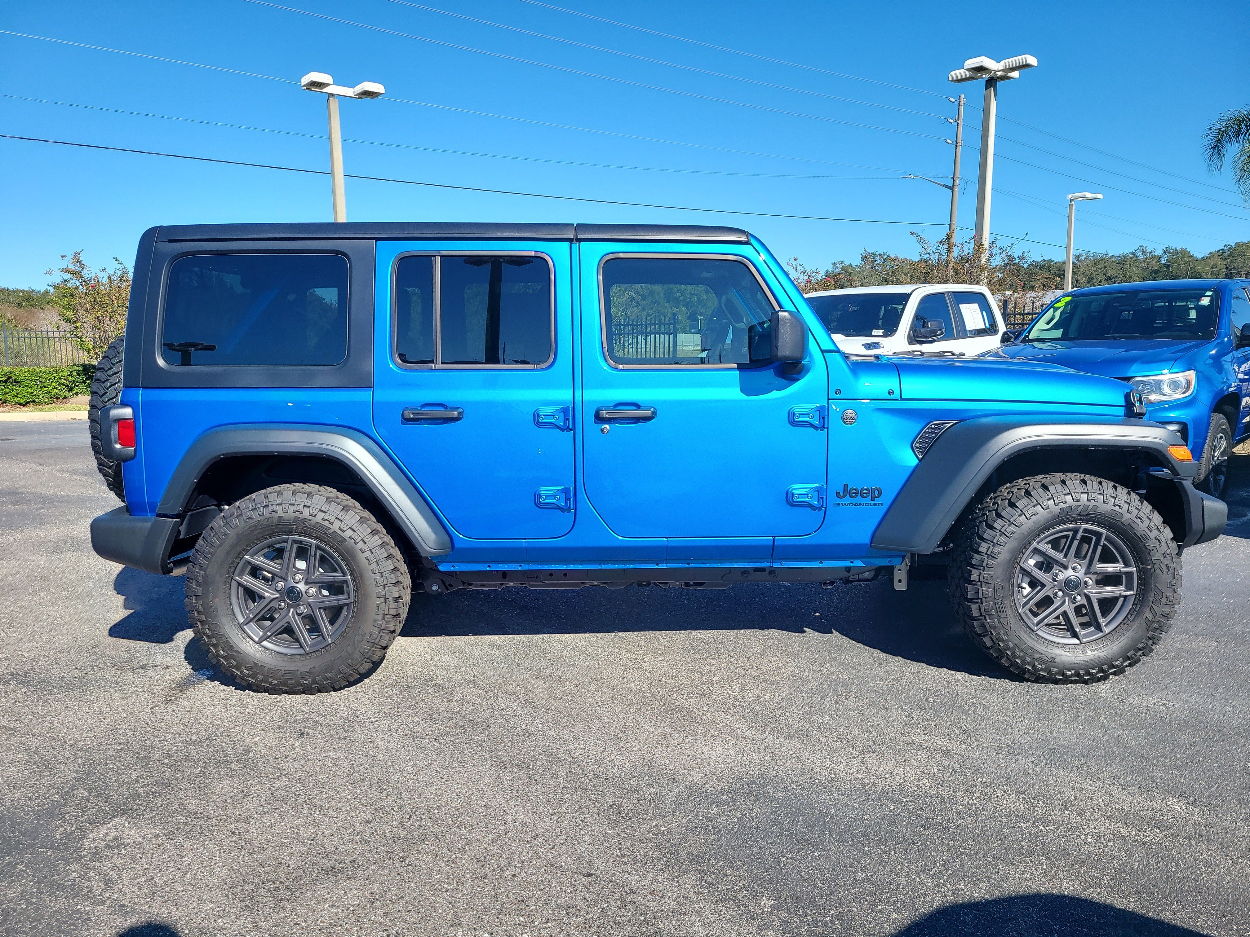 Used 2026 Jeep Wrangler Sport S image 4