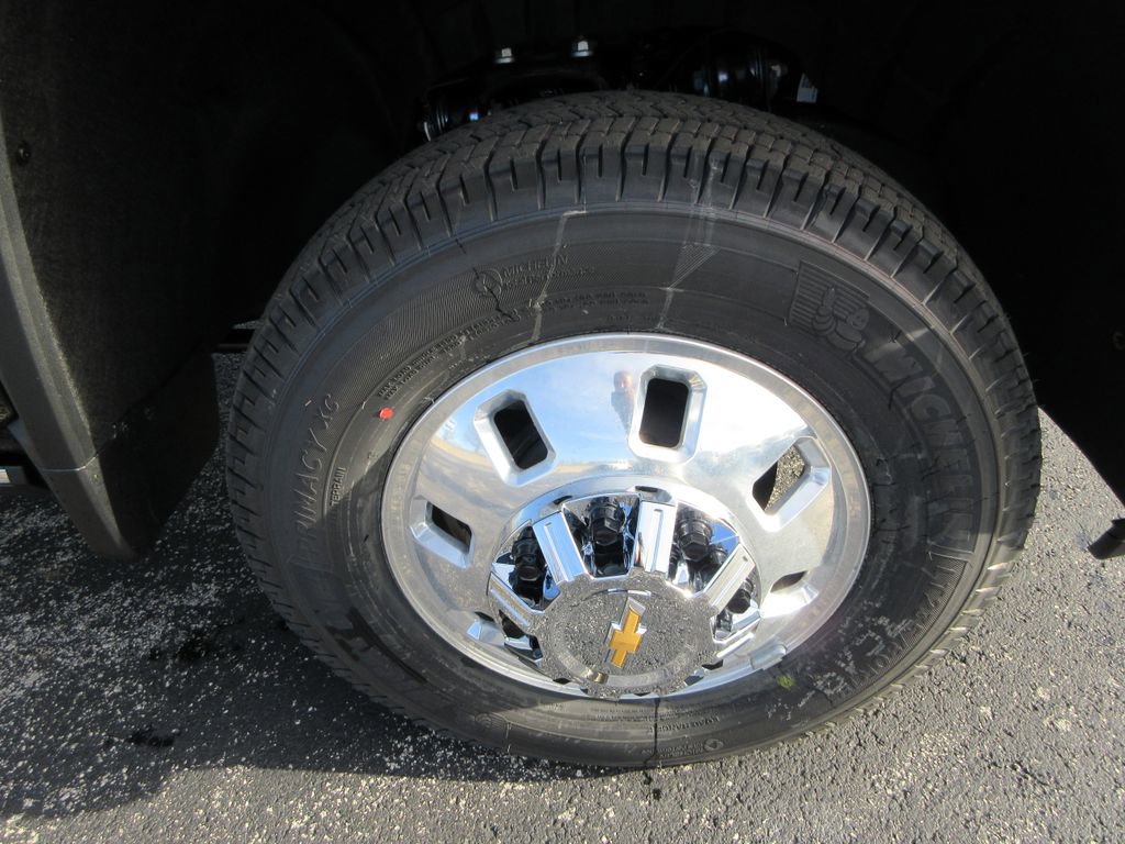 New 2026 Chevrolet Silverado 3500 High Country w/ High Country Premium Package AWD/4WD image 9