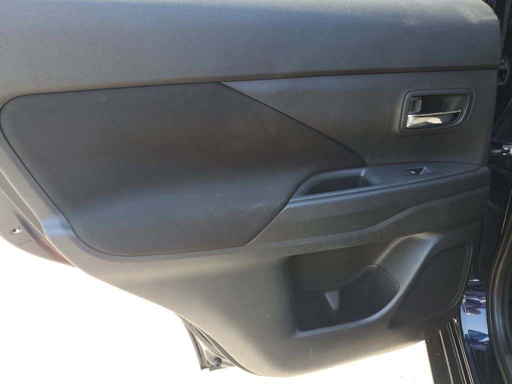 Used 2020 Mitsubishi Outlander ES image 14