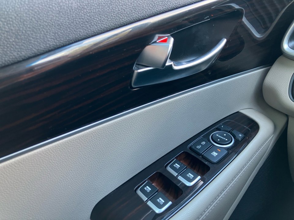 Used 2019 Kia Sorento FWD V6 image 36