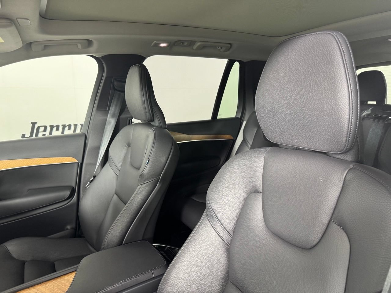Used 2024 Volvo XC90 B5 Plus AWD/4WD image 10