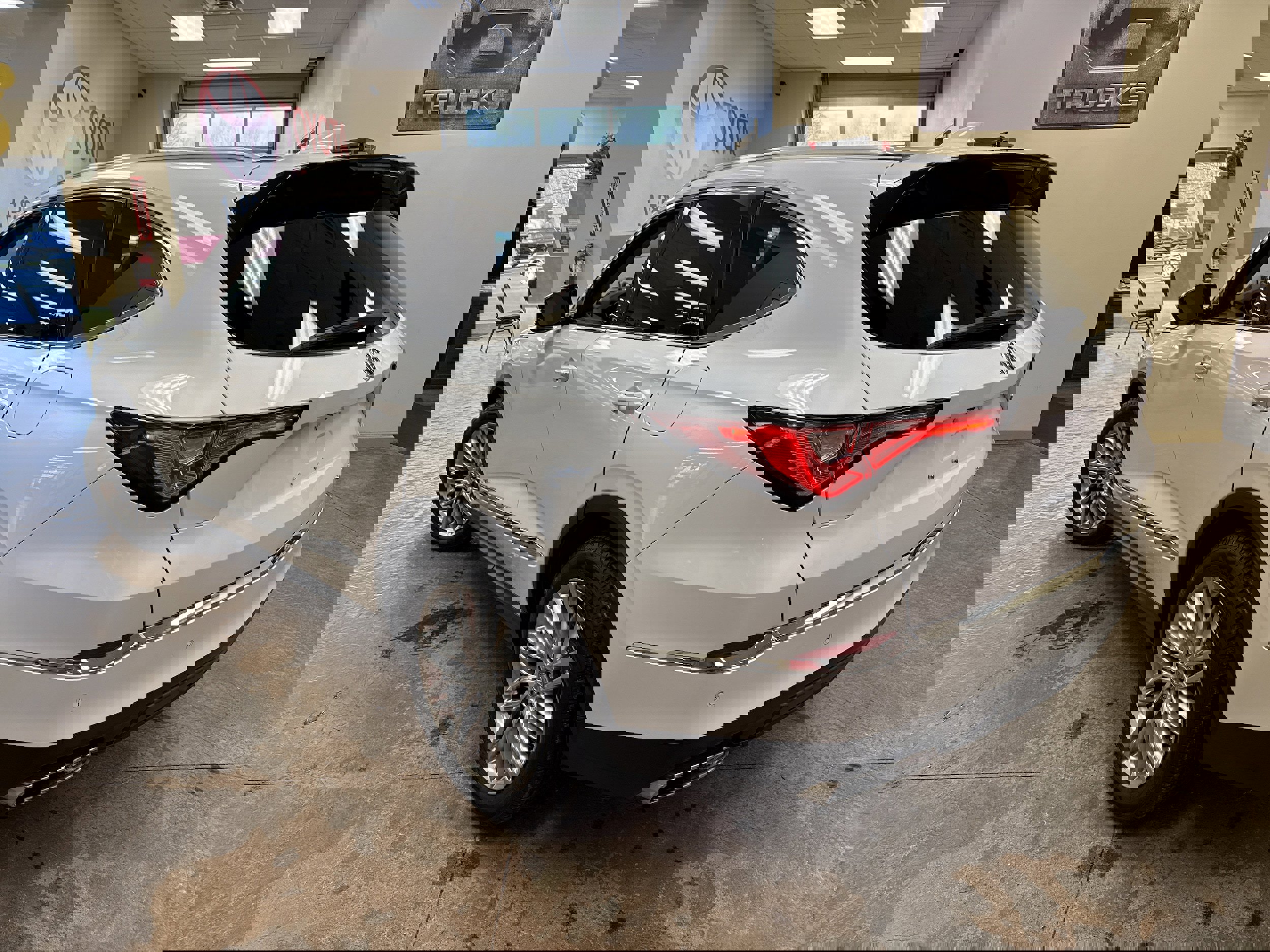 Used 2023 Acura MDX SH-AWD w/ Advance Package image 19