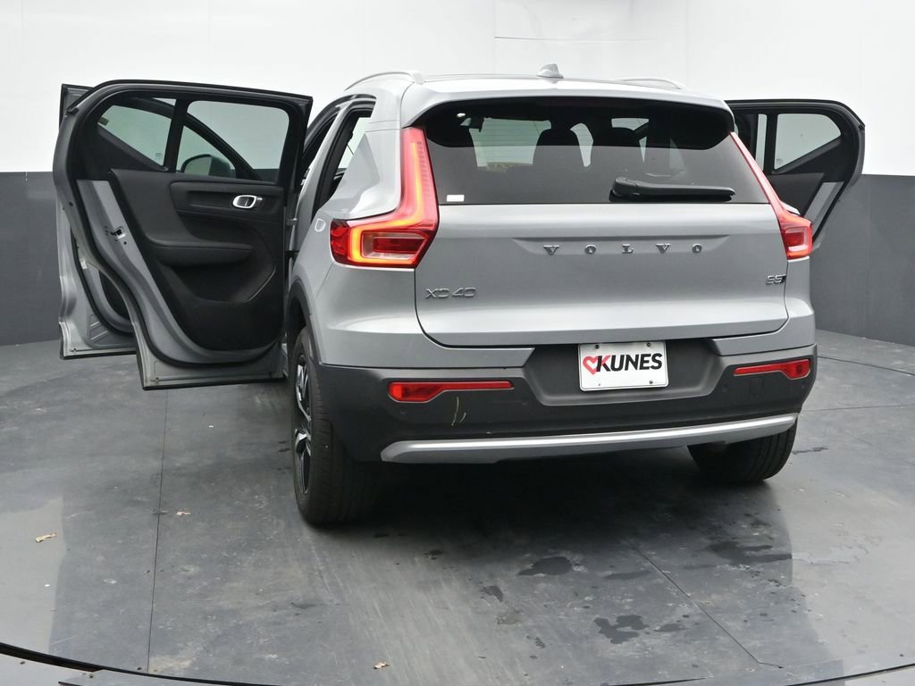 Used 2025 Volvo XC40 B5 Core image 50