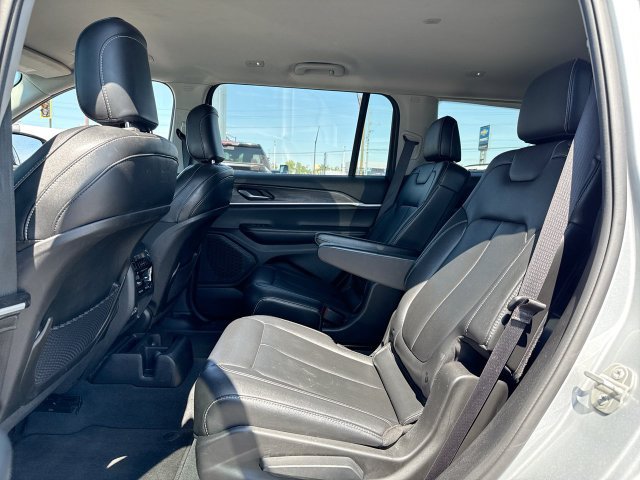 Used 2023 Jeep Grand Cherokee L Limited AWD/4WD image 23