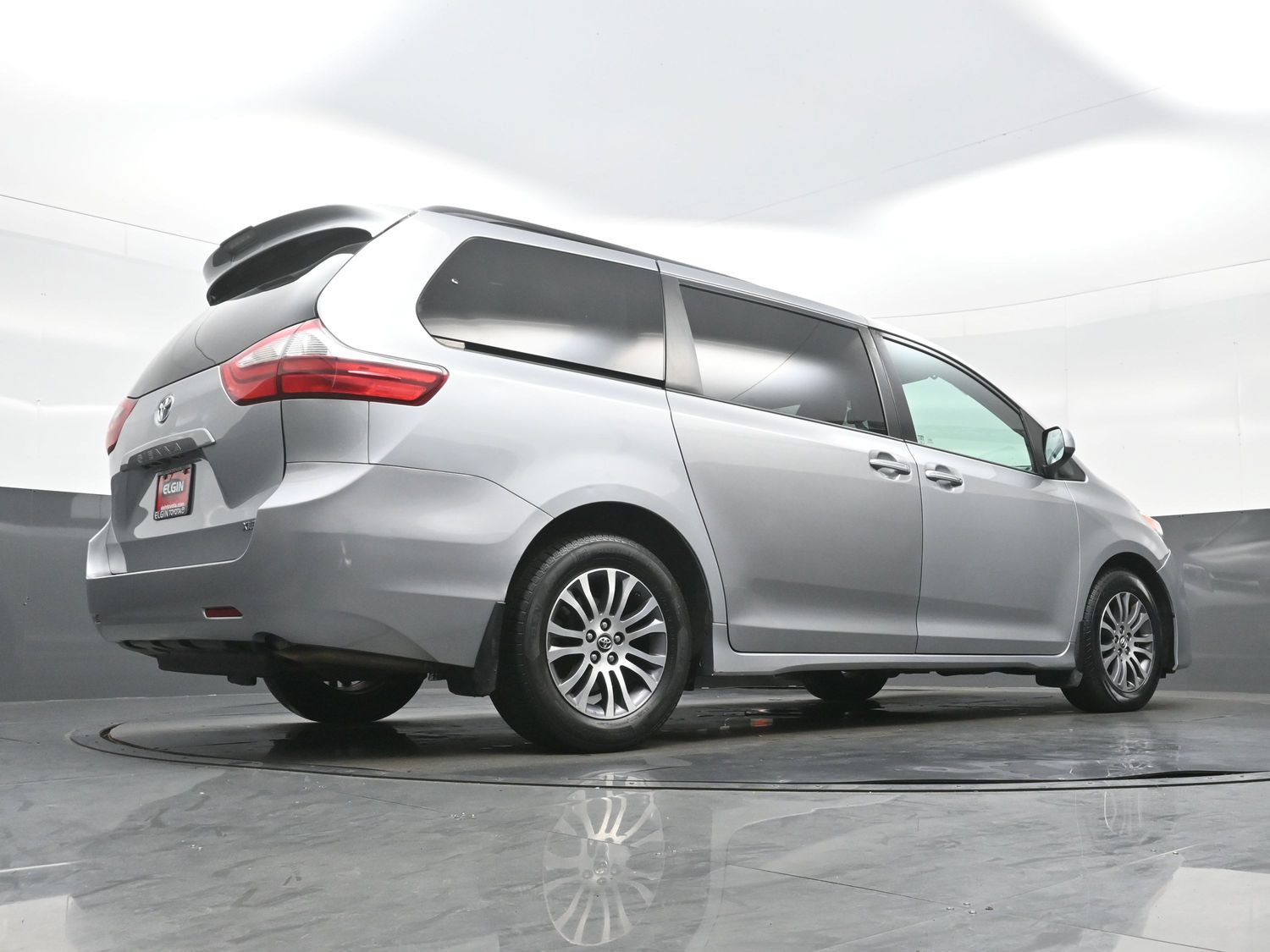 Used 2018 Toyota Sienna XLE FWD image 34