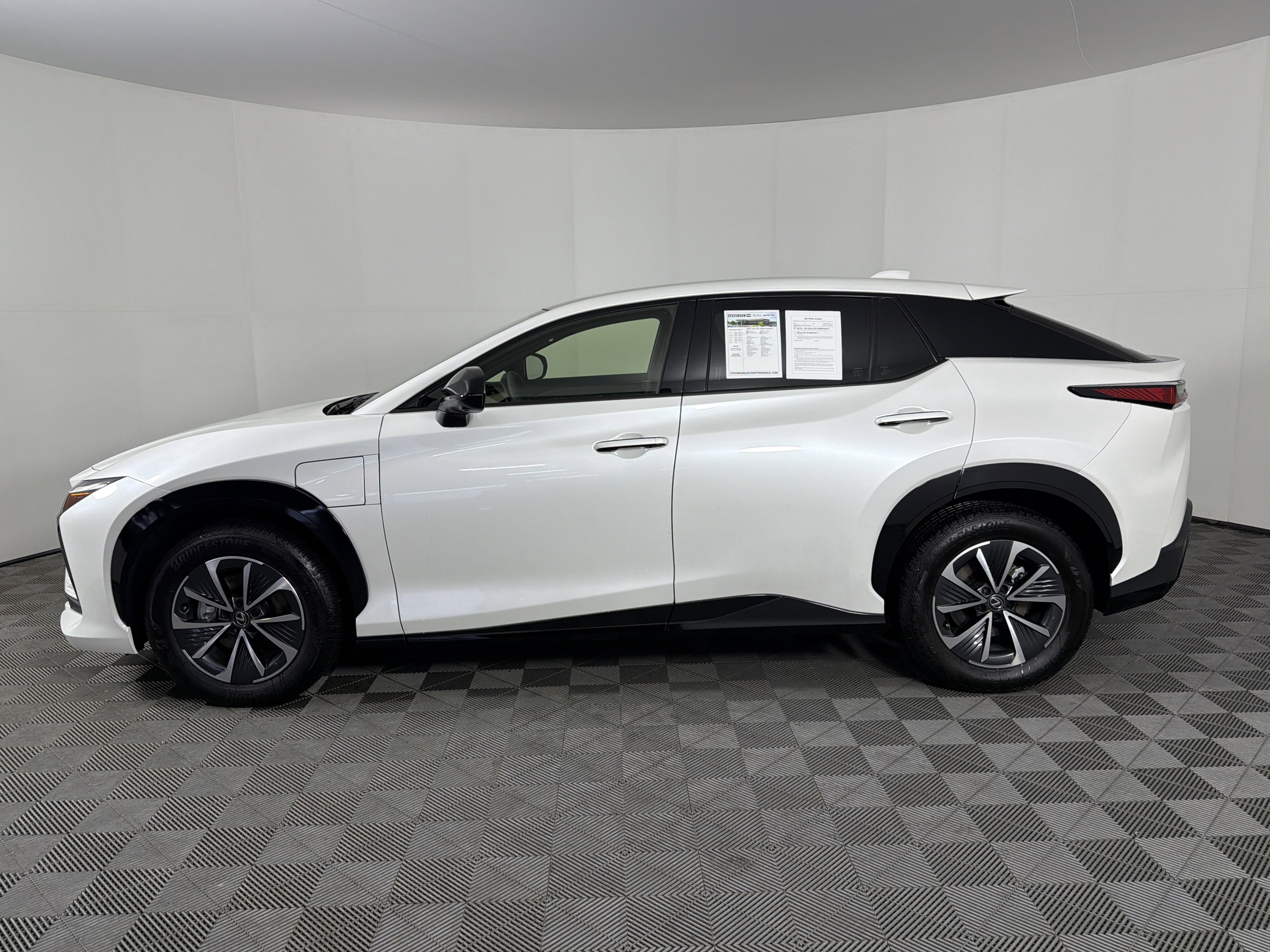 Used 2025 Lexus RZ 450e w/ Accessory Package (Z2) image 7